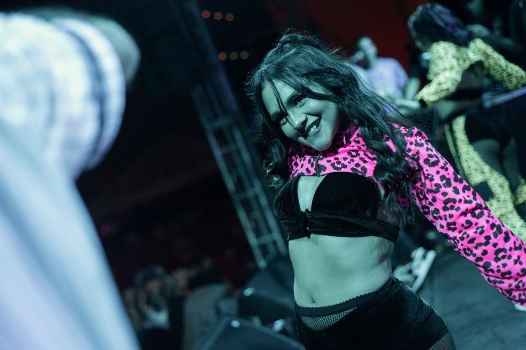 Isabella Sierra brilla como actriz en ldquoLa Reina del Sur 3rdquo y como cantante con su hermana Juliana en ldquoIsa y Julirdquo