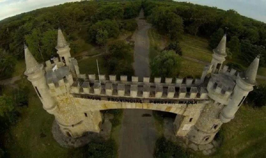 Es el seacuteptimo parque maacutes grande del mundo el uacutenico con un aacuterbol de cristal y queda a menos de una hora de Buenos Aires