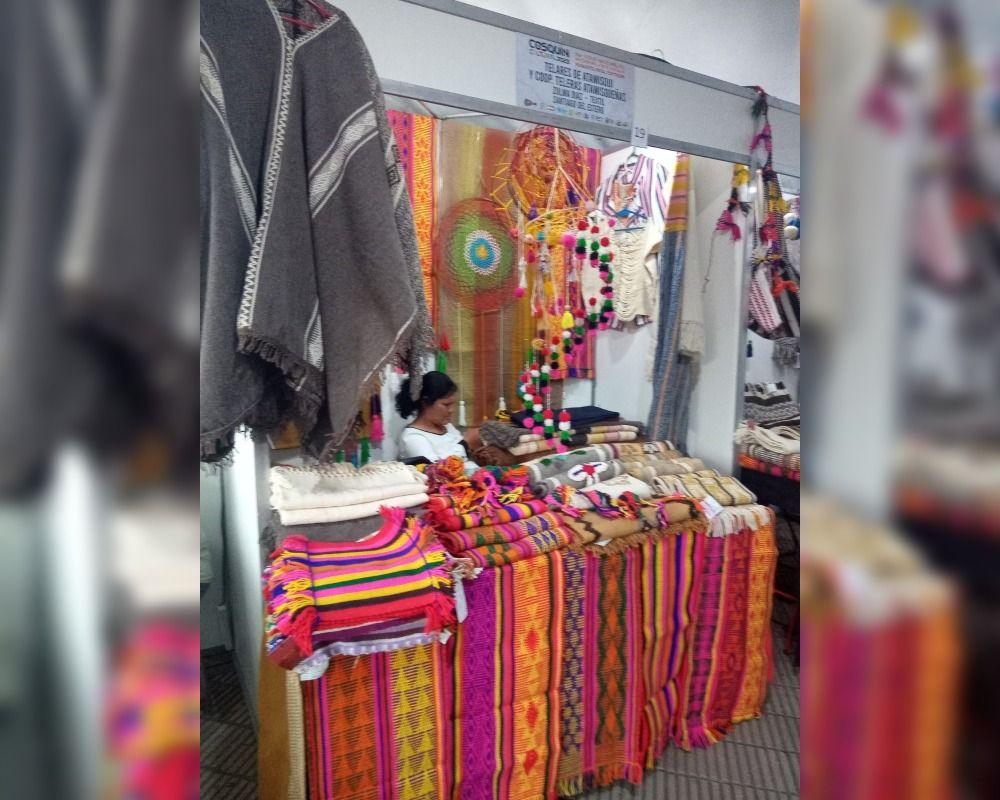 Artesanas de ldquoTelares de Atamisqui Memoria textilrdquo exponen en Cosquiacuten