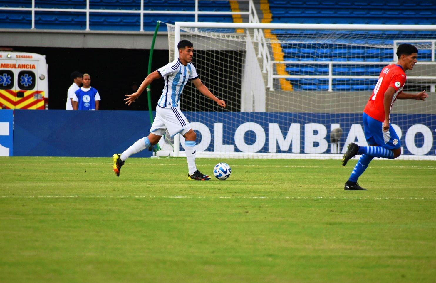 Con blooper incluido Argentina cayoacute ante Paraguay en el debut del Sudamericano Sub-20