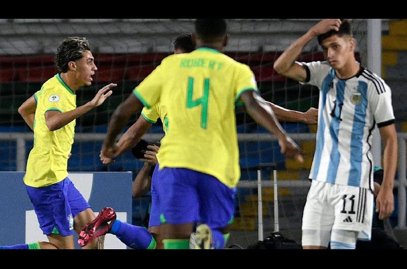 Argentina perdioacute con Brasil y quedoacute comprometida