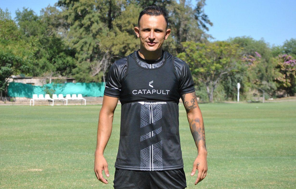 El defensor Marcelo Cholo Beniacutetez es el nuevo jugador de Central Coacuterdoba