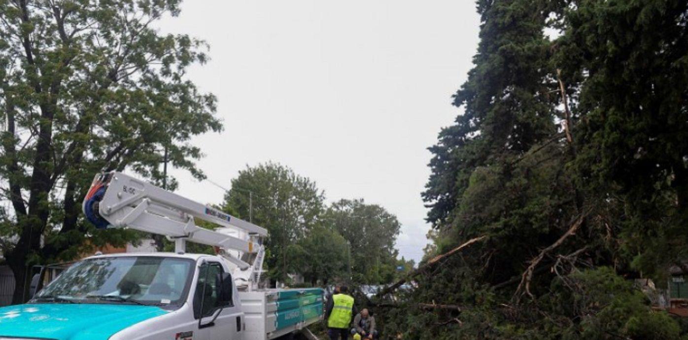 Fuerte temporal de viento y lluvia azotoacute el sur de la costa atlaacutentica
