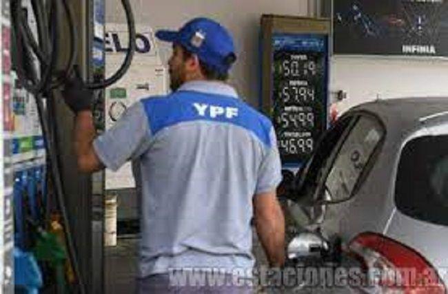 Las estaciones de YPF continuaraacuten aceptando el pago con tarjetas