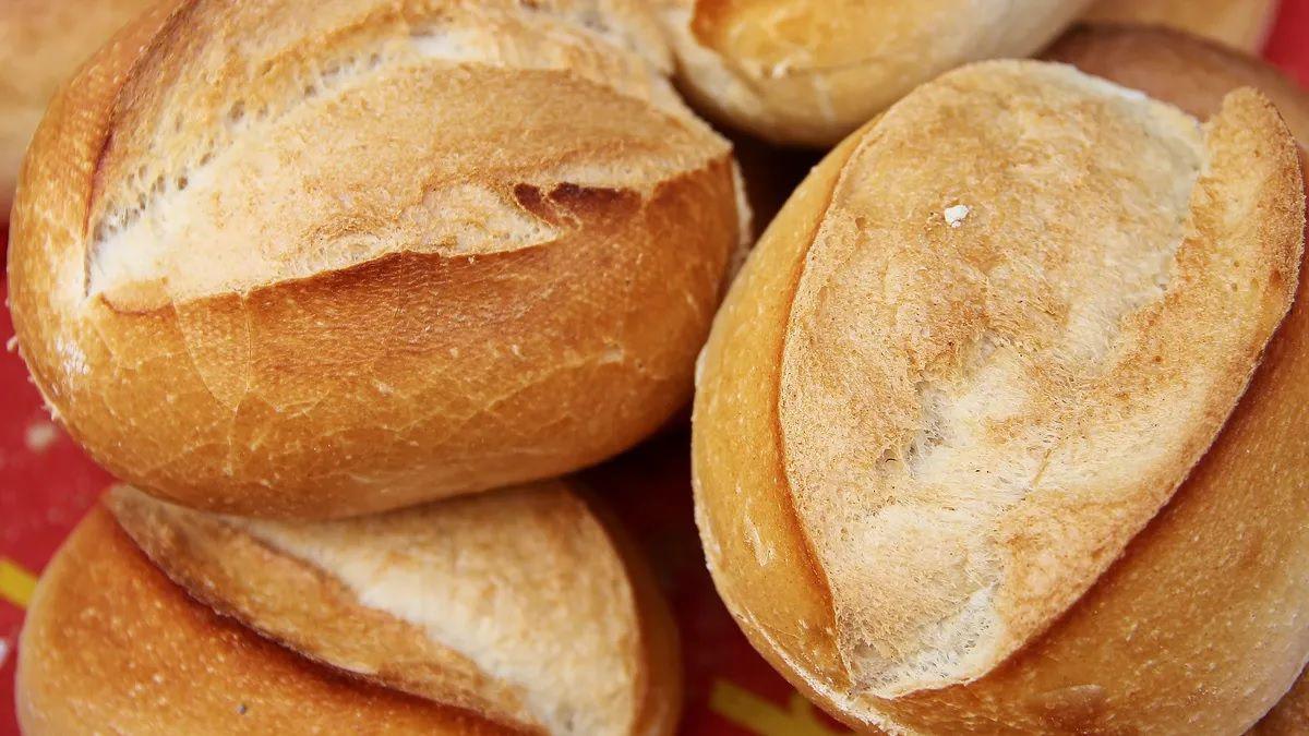 Un aumento maacutes y van- el pan pasaraacute a costar 440 desde el 30 de enero