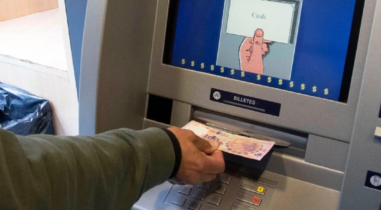 Cuaacuteles son los datos claves que debes tener en cuenta al momento de sacar dinero de un cajero