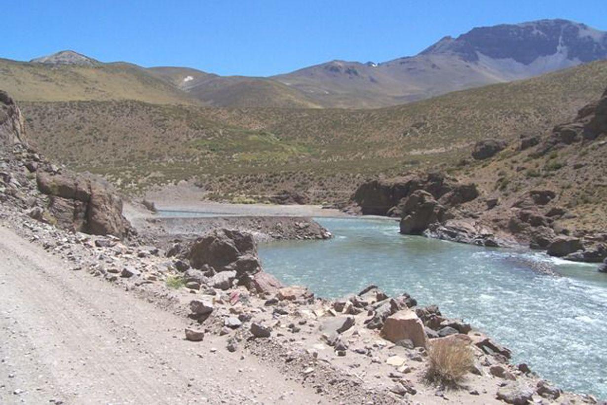 Hallan el cuerpo de una turista que cayoacute al riacuteo y fue arrastrada por la corriente