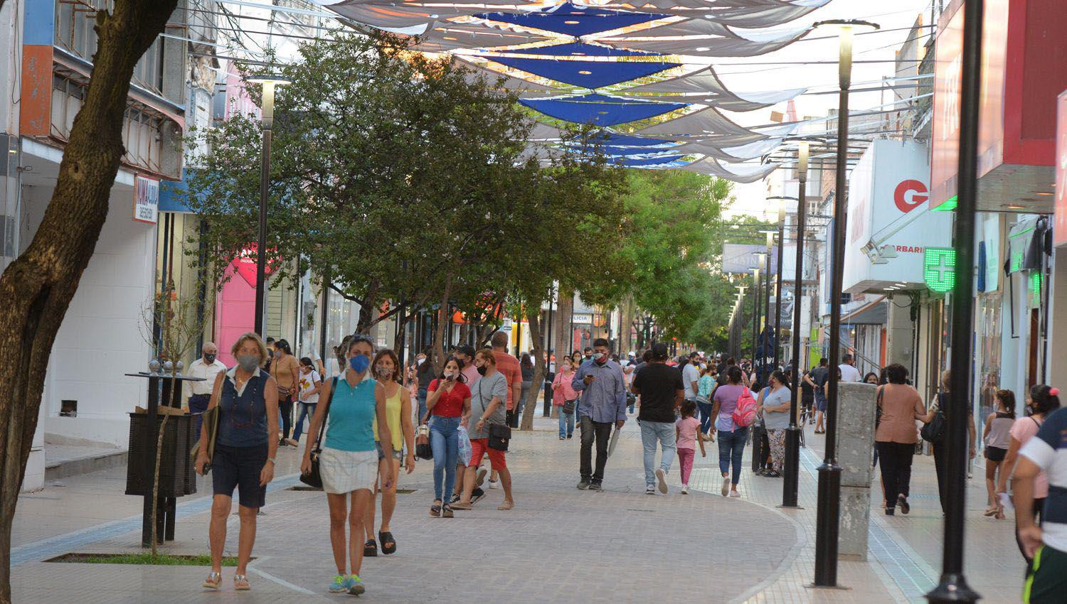 Enero se despide con un sensible aumento de temperatura en Santiago y mucha humedad