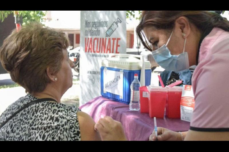 Llegan a Argentina maacutes vacunas bivalentes contra el coronavirus