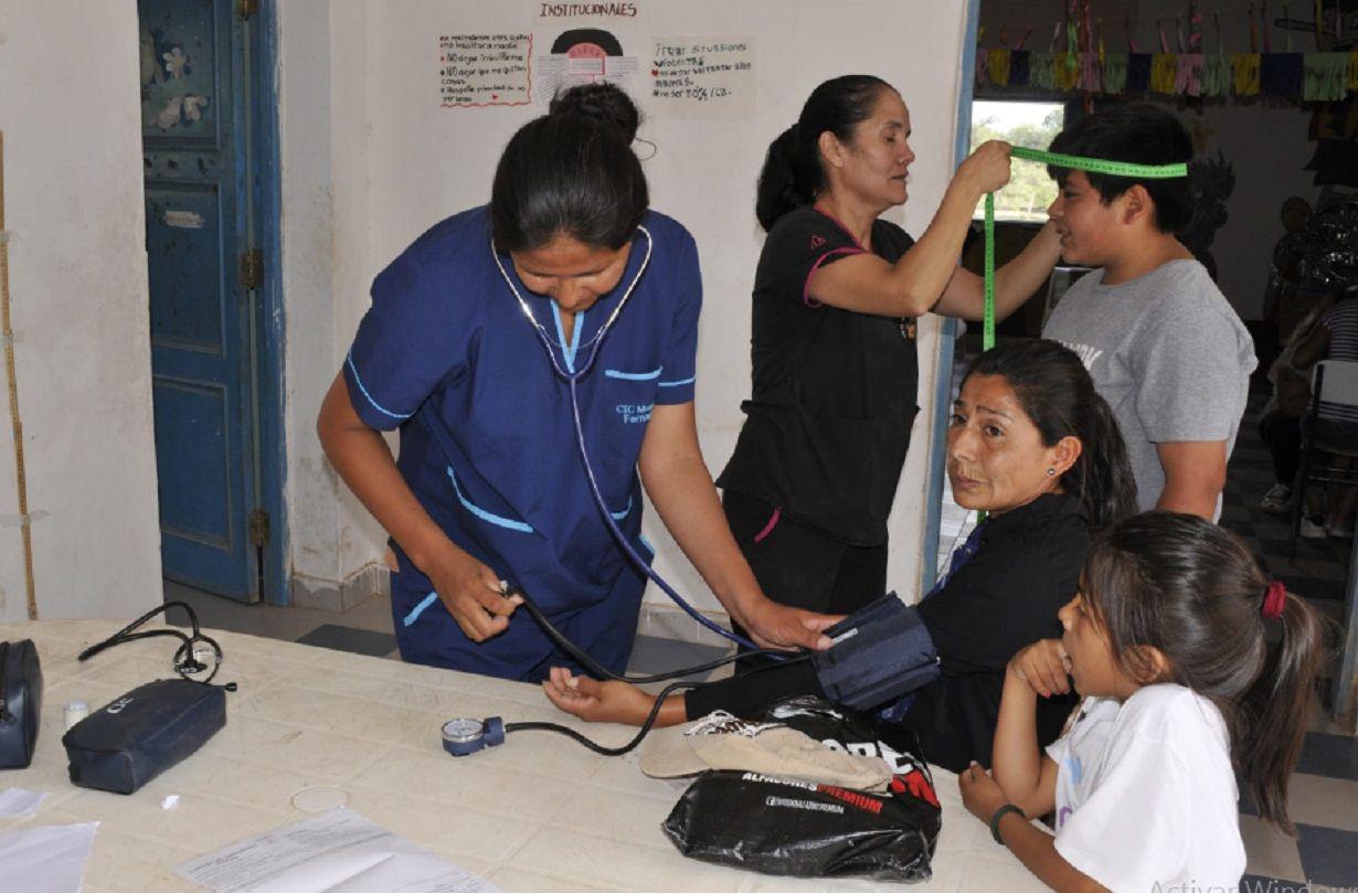 Dieron inicio los operativos de salud y el cine moacutevil en la zona rural