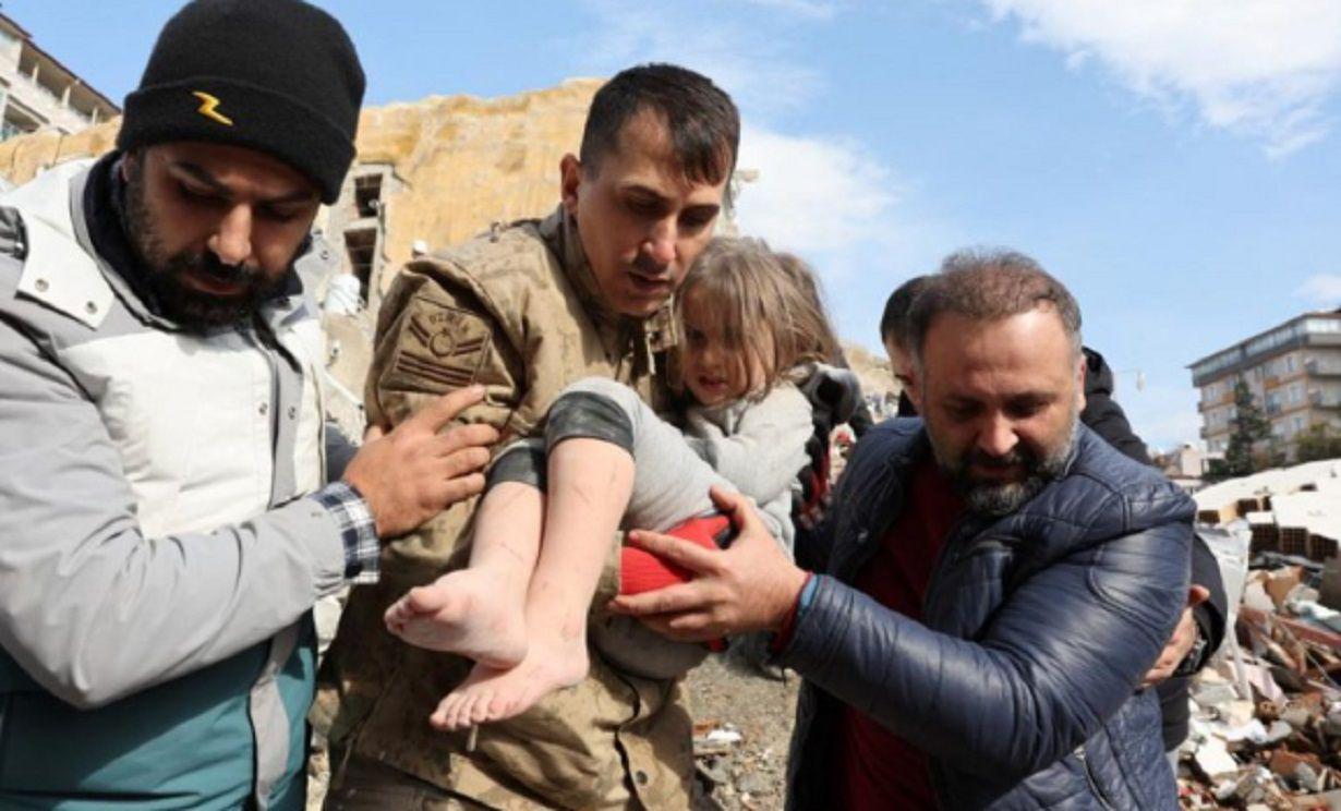 Terremoto en Turquiacutea y Siria- Argentina ofrecioacute enviar ayuda humanitaria para socorrer a los afectados