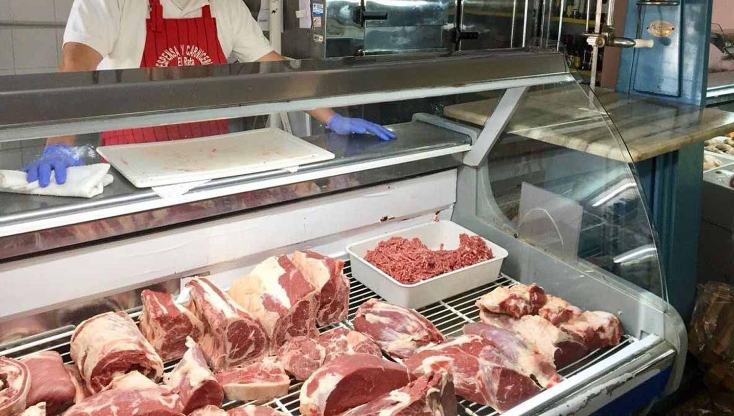 El consumo de carne se desploma ante el aumento de precios y anticipan que seguiraacuten en alza