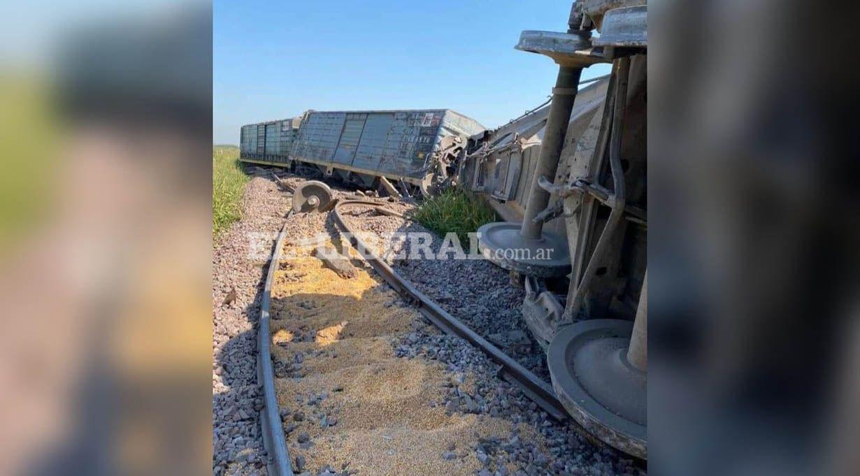 VIDEO  Asiacute quedaron los vagones del tren carguero que descarrilaron en Malbraacuten