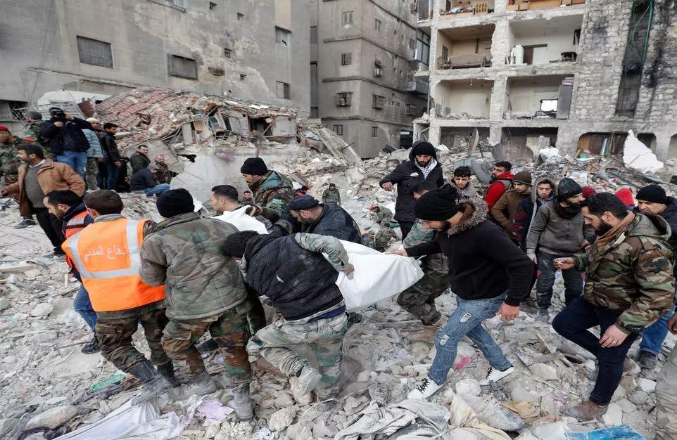 El sismo en Turquiacutea y Siria ya dejoacute maacutes de 17000 muertos y 60000 heridos