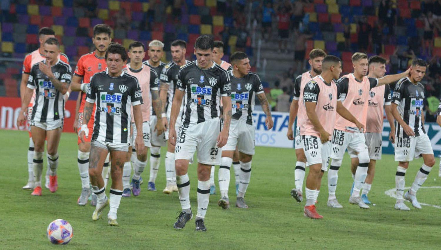 Un paso hacia atraacutes- Central Coacuterdoba  jugoacute mal y perdioacute ante Belgrano