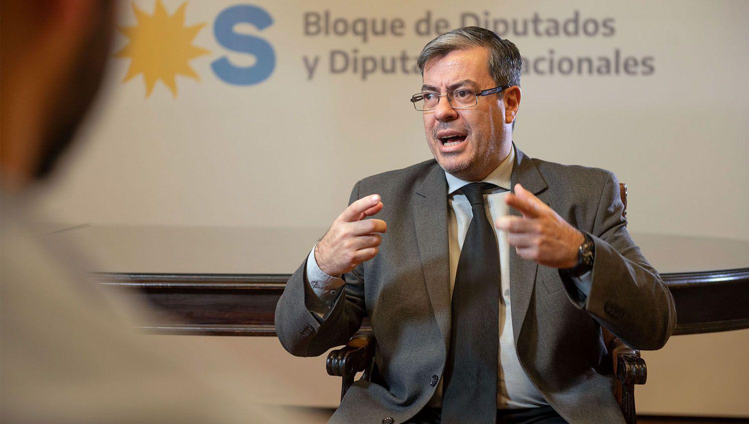 Martiacutenez- No queremos hacer un circo ni un show con el pedido de juicio poliacutetico