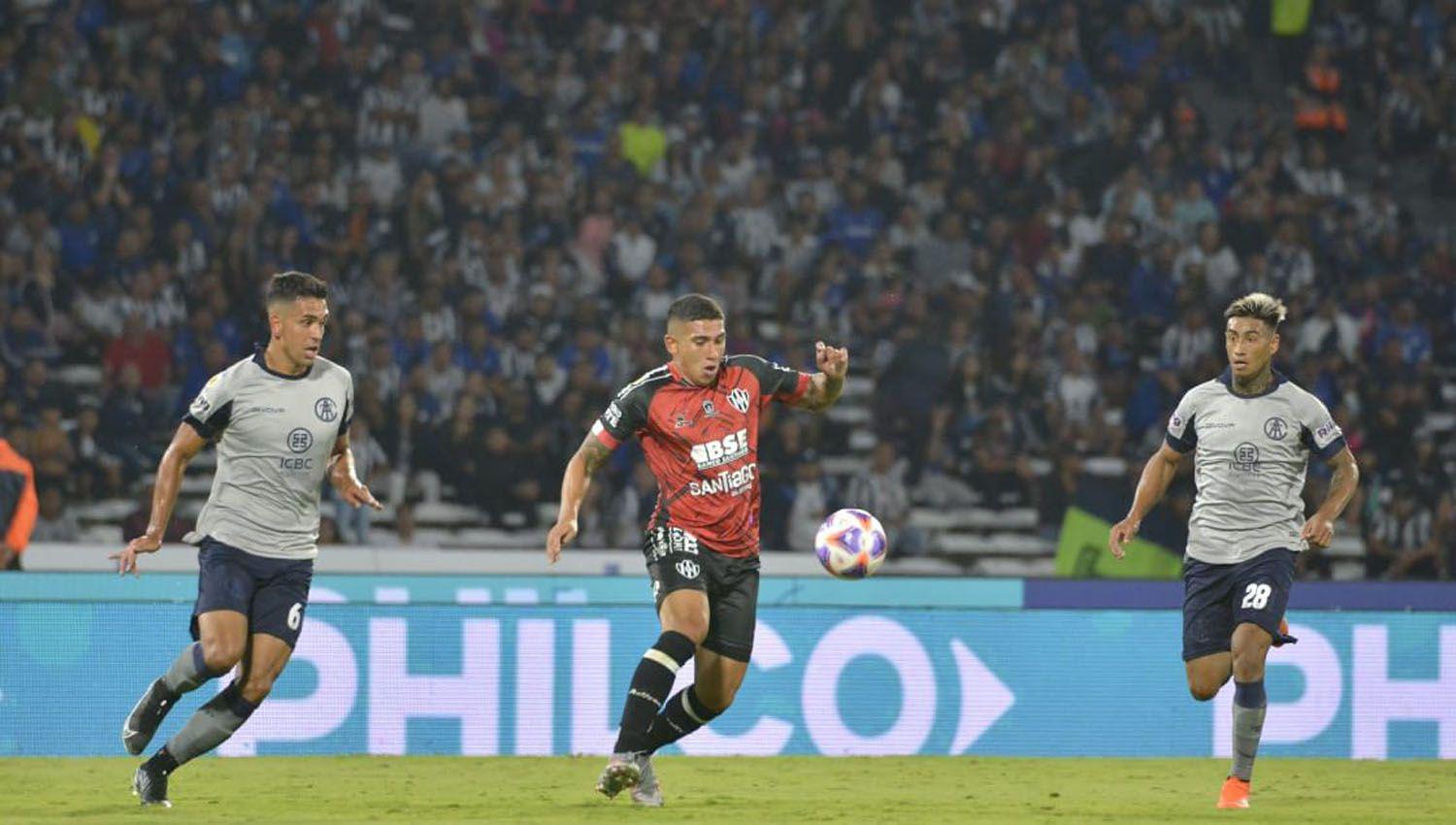 Central Coacuterdoba perdioacute ante Talleres y se hunde en el fondo de las posiciones