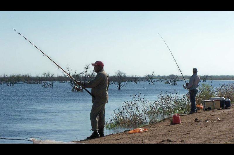Seguiraacute vedada la pesca en la provincia por tiempo indeterminado
