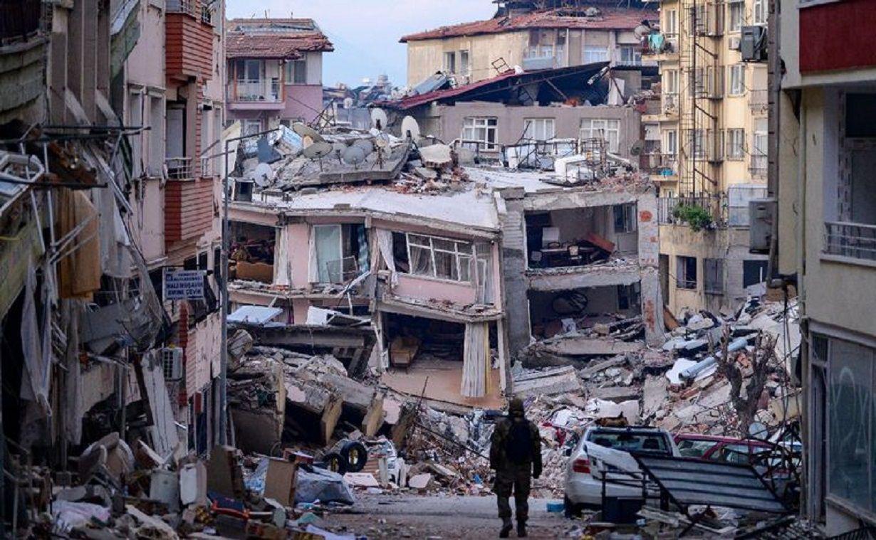 Hay al menos seis muertos por el nuevo terremoto en la frontera entre Turquiacutea y Siria
