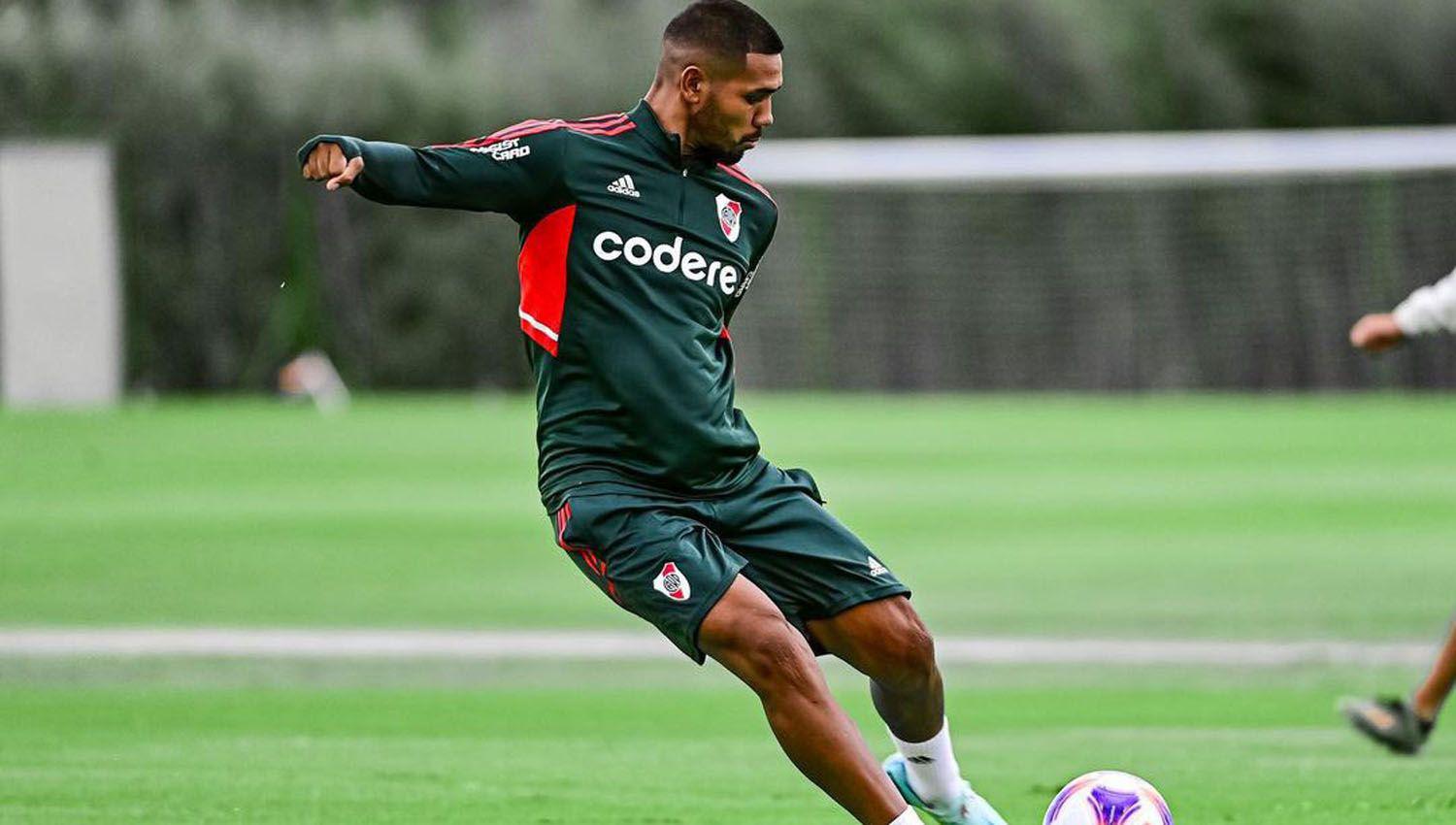 David Martiacutenez seraacute operado de la rodilla y se perderaacute todo el semestre