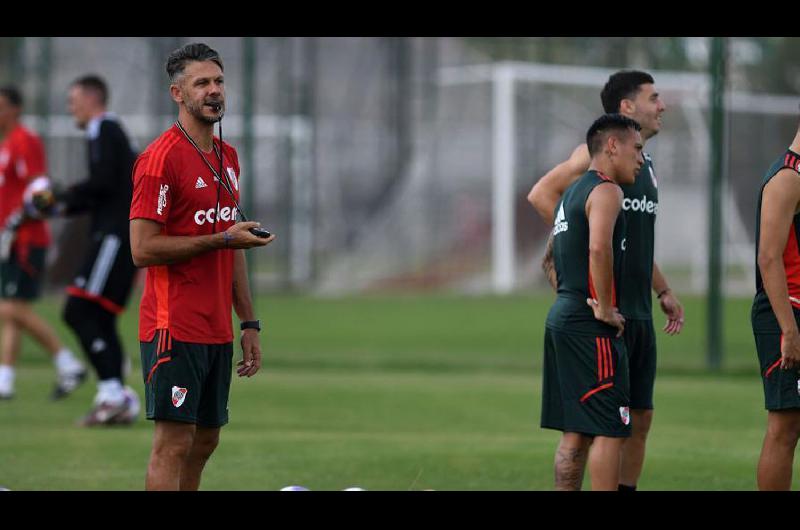Los constantes cambios de Demichelis que no le encuentra la vuelta al equipo