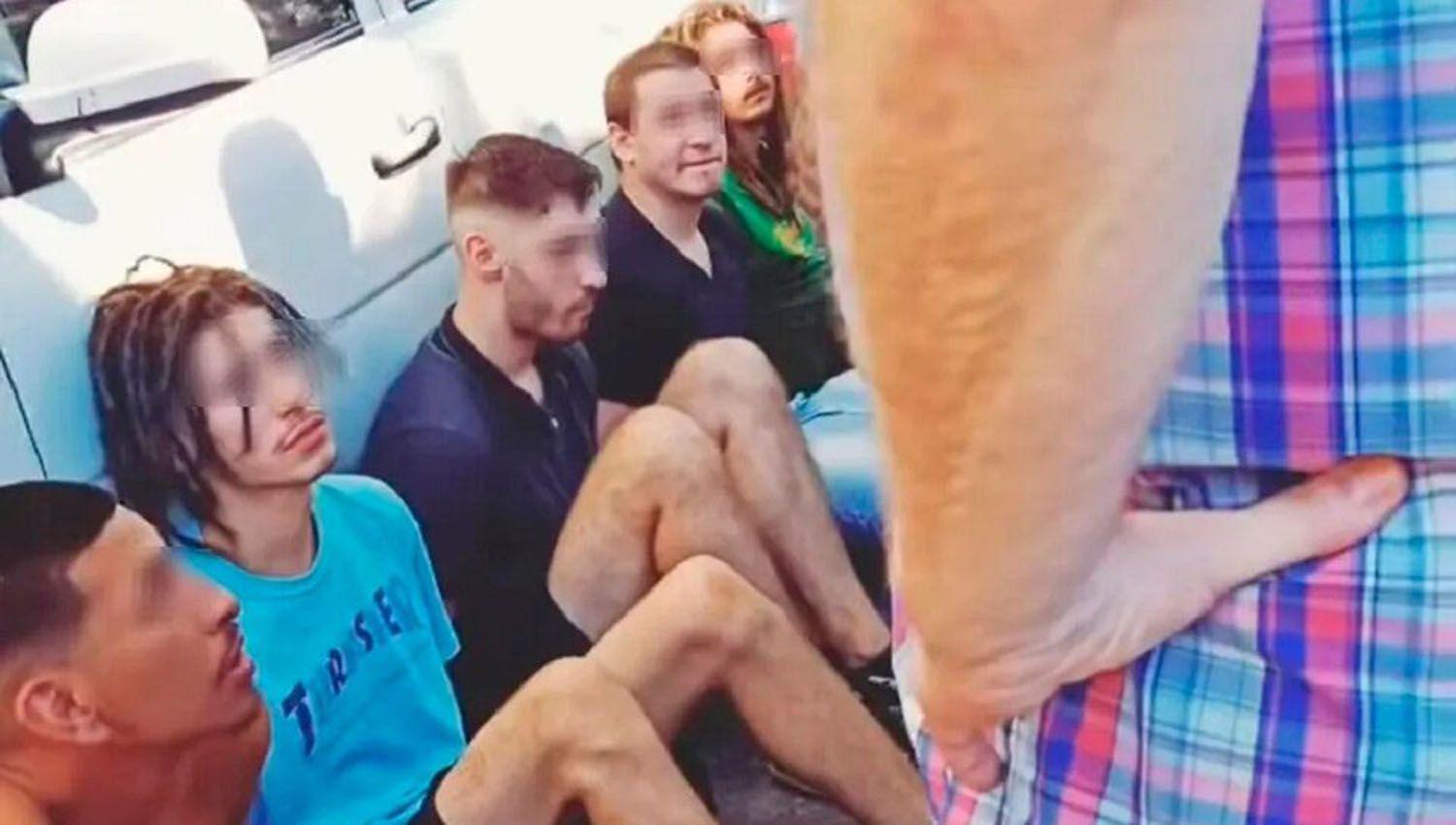 Violacioacuten grupal- prohiacuteben a uno de los acusados tener contacto con la viacutectima luego de que le enviara un video desde la caacutercel