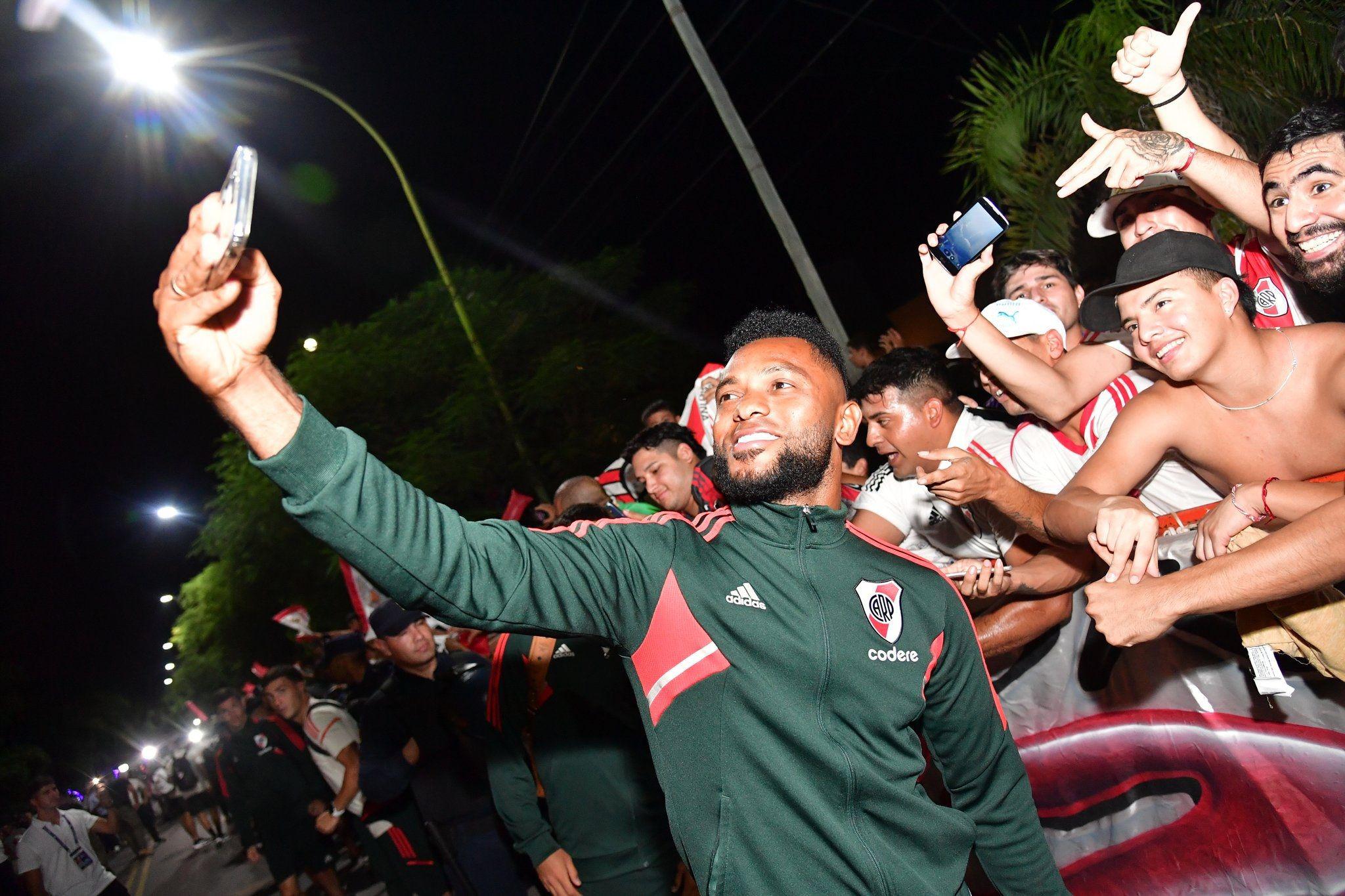 VIDEO  Locura millonaria por la llegada de River Plate a Santiago del Estero