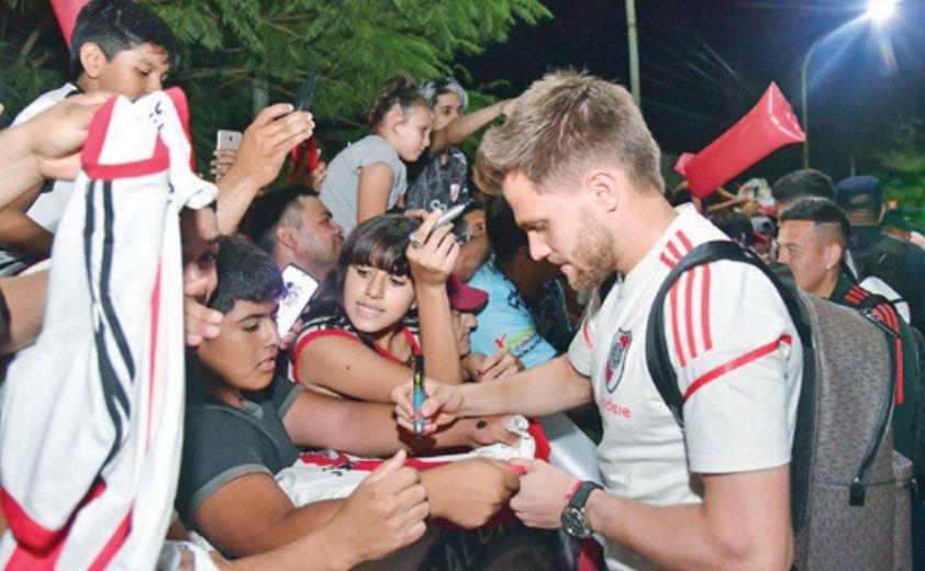 FOTOS Clamor popular del hincha santiaguentildeo del ldquoMillonariordquo