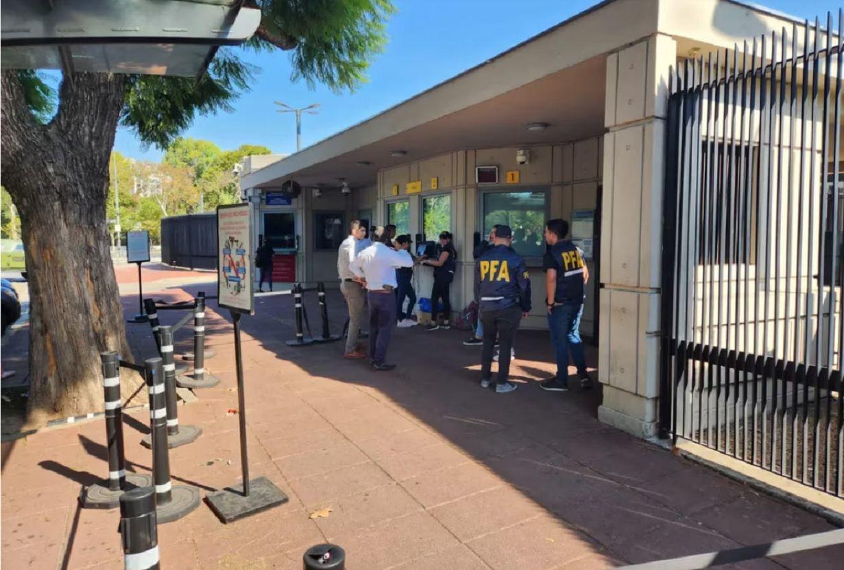 Alerta en la embajada de EEUU- detuvieron a un sirio con pasaporte falso y activaron el protocolo antiterrorista