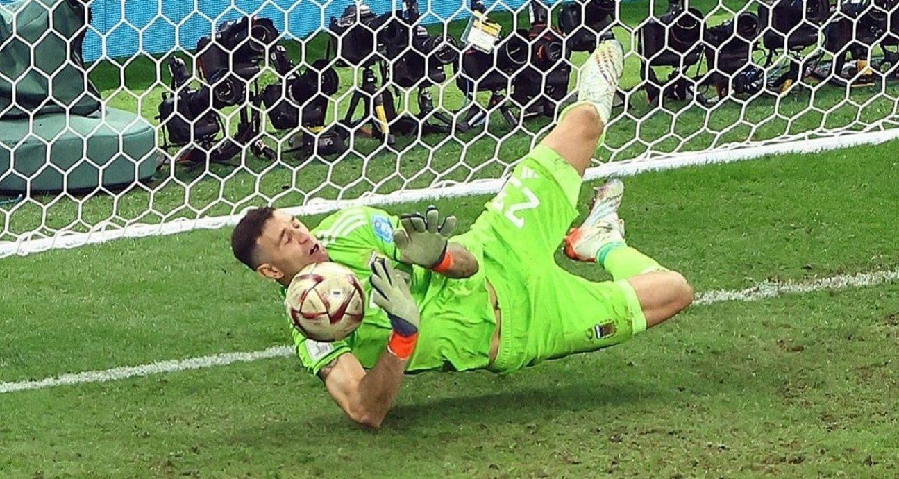 Nunca quiero ir a los penales confesoacute el Dibu Martiacutenez