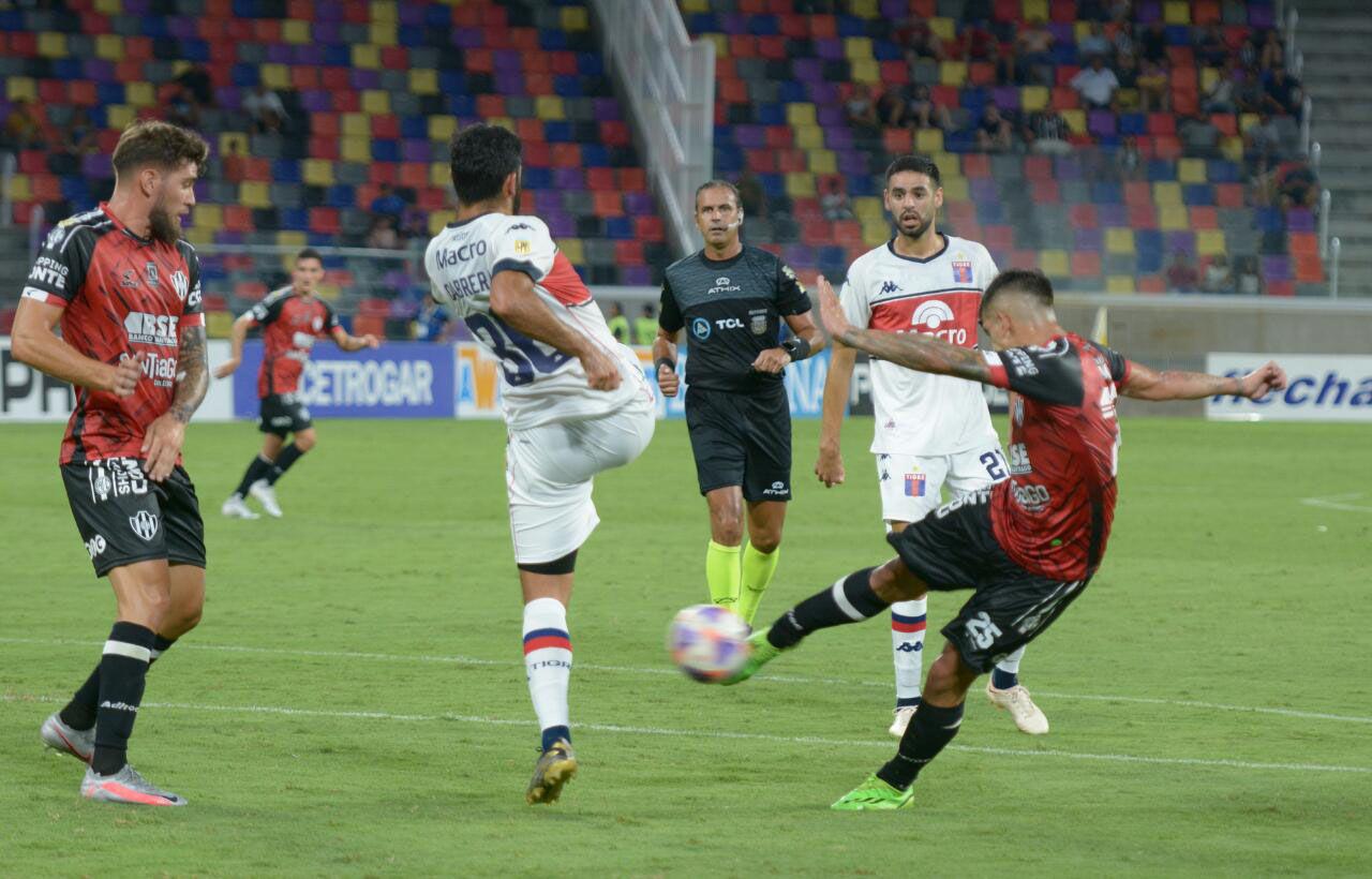 El Matador fue Central Coacuterdoba- triunfazo ante Tigre para volver a sontildear