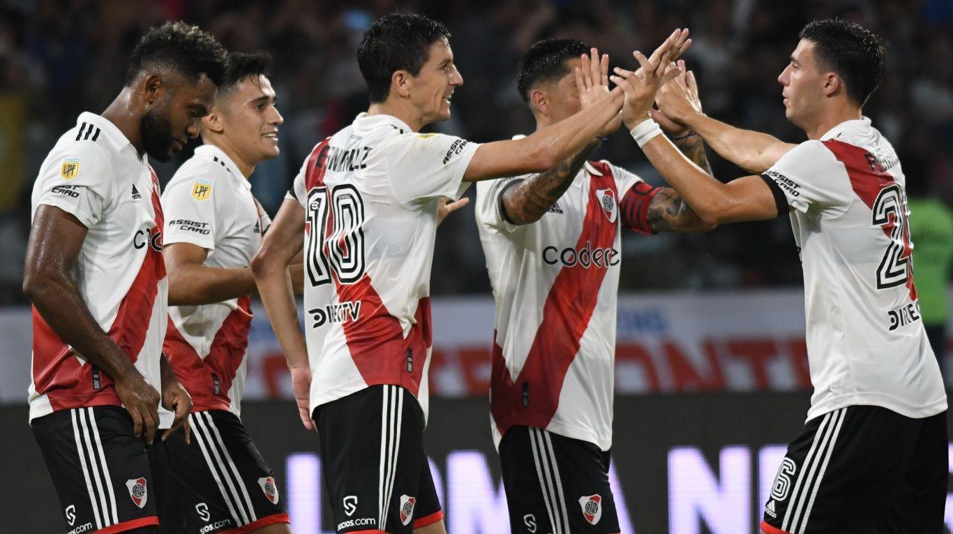 Un River encendido se floreoacute y goleoacute a Godoy Cruz en el Monumental repleto