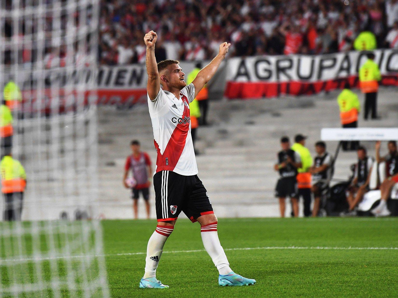 Un River encendido se floreoacute y goleoacute a Godoy Cruz en el Monumental repleto