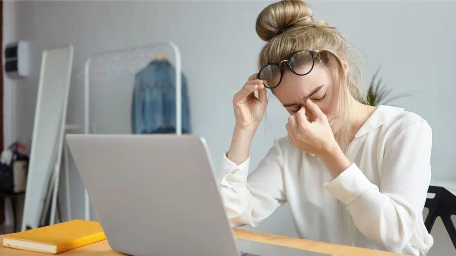 Puntada en los ojos iquestPor queacute pasa