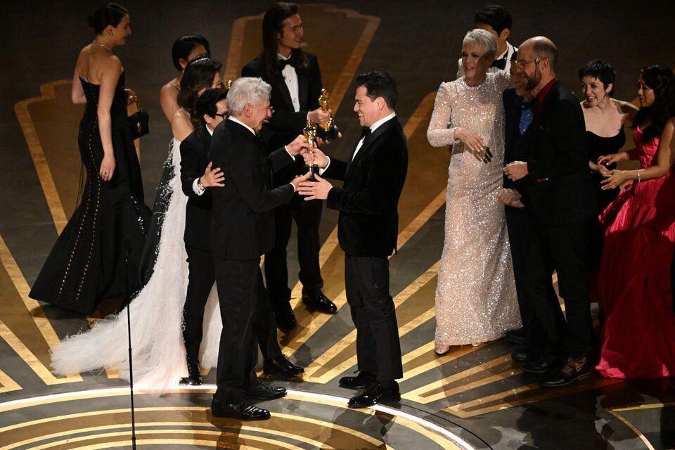 Todo en todas partes al mismo tiempo arrasoacute en los premios Oscar 2023 y es Mejor Peliacutecula