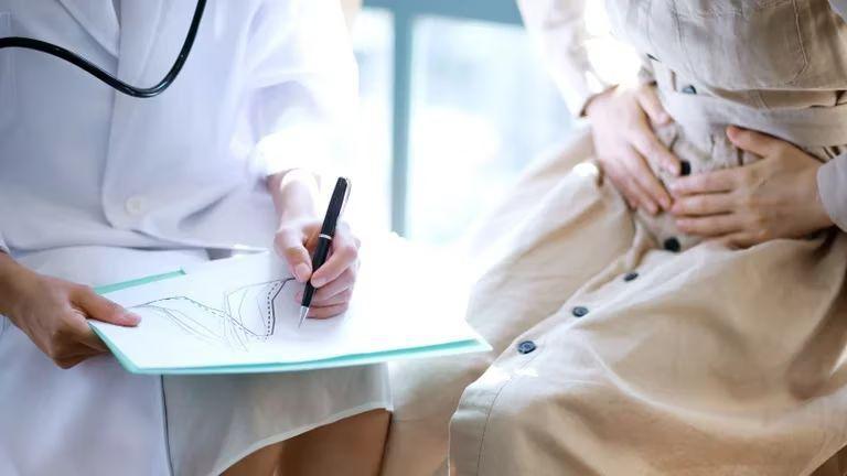 Revelan los siacutentomas menos conocidos de la endometriosis