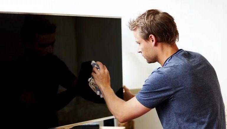 Paso a paso- coacutemo limpiar la pantalla del televisor