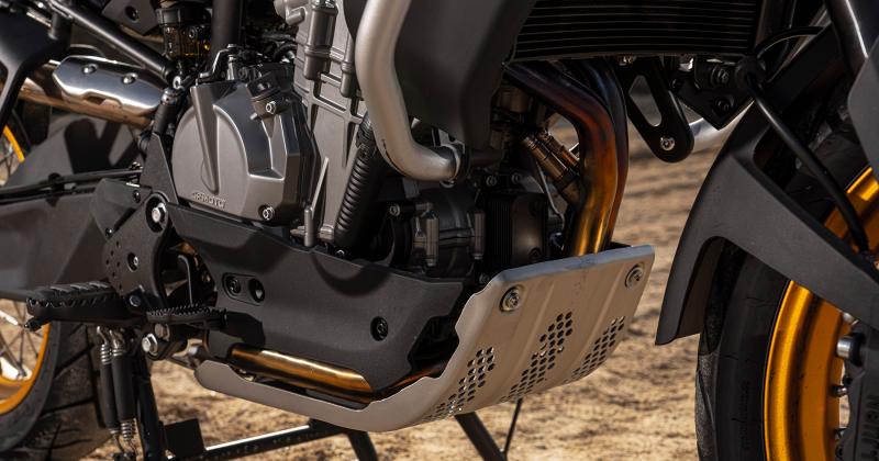 LLego la nueva CF Moto 800 para competir con la benelli 750