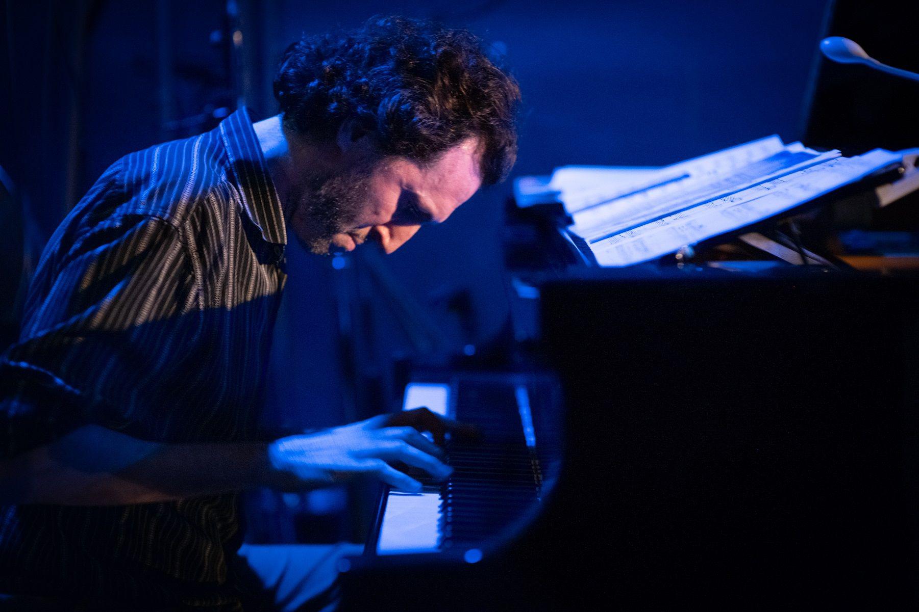 Emilio Teubal contaraacute cantando sobre su ldquoFuturordquo en un concierto en la Ciudad de Buenos Aires