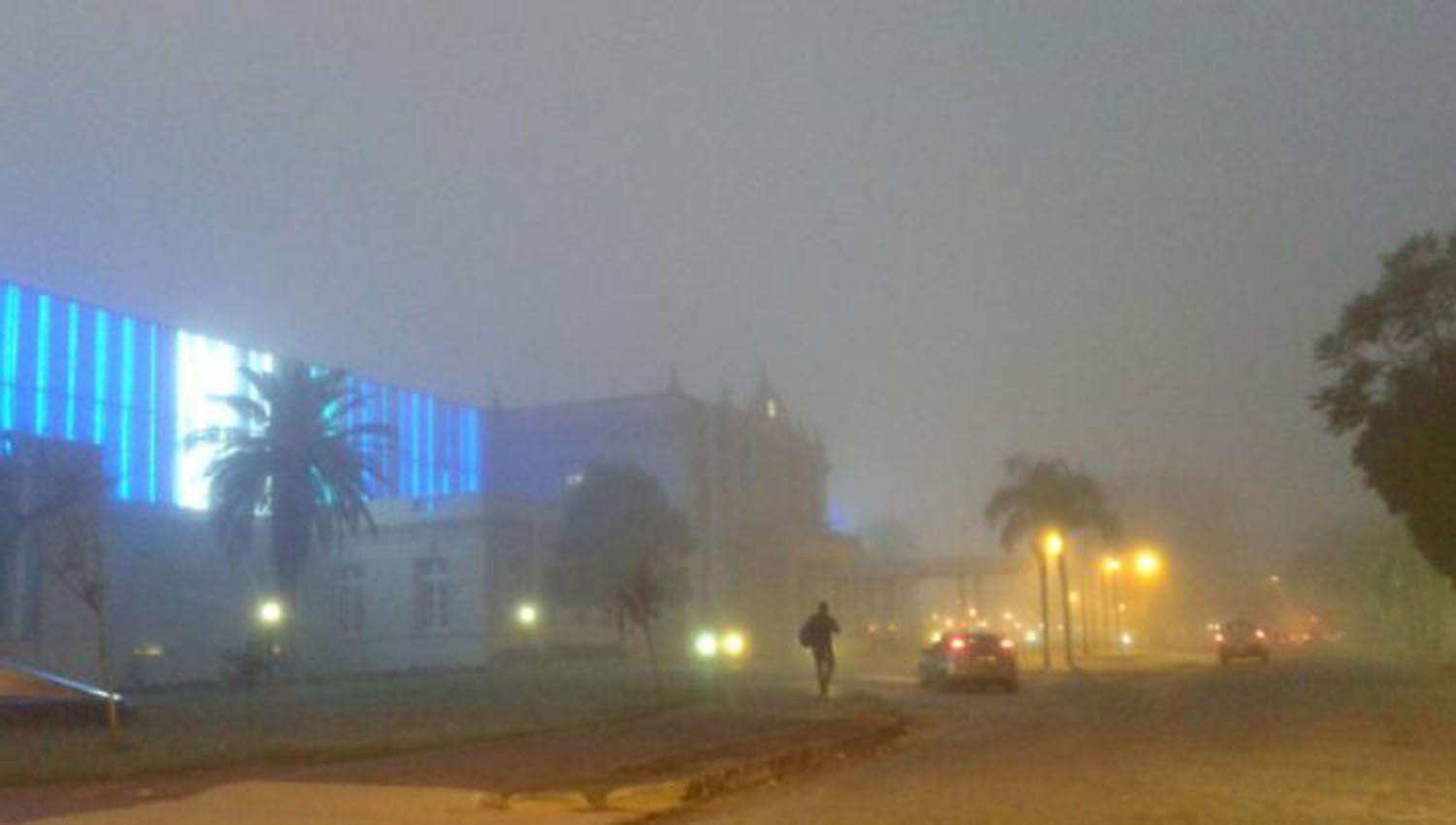 Santiago amanecioacute bajo un manto de neblina- Coacutemo seguiraacute el saacutebado
