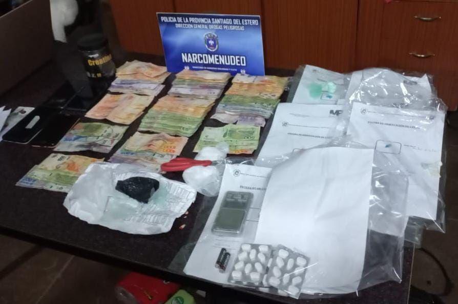 Desbaratan dos bandas dedicadas a comercializar drogas- secuestran maacutes de 500000 y cocaina