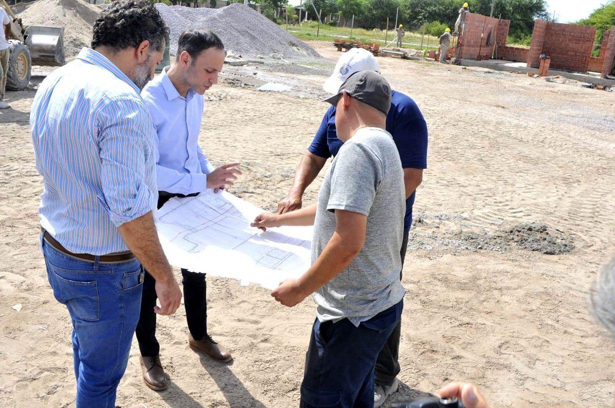 Araujo y Lecuona visitaron la construccioacuten de una nueva escuela primaria en Fernaacutendez