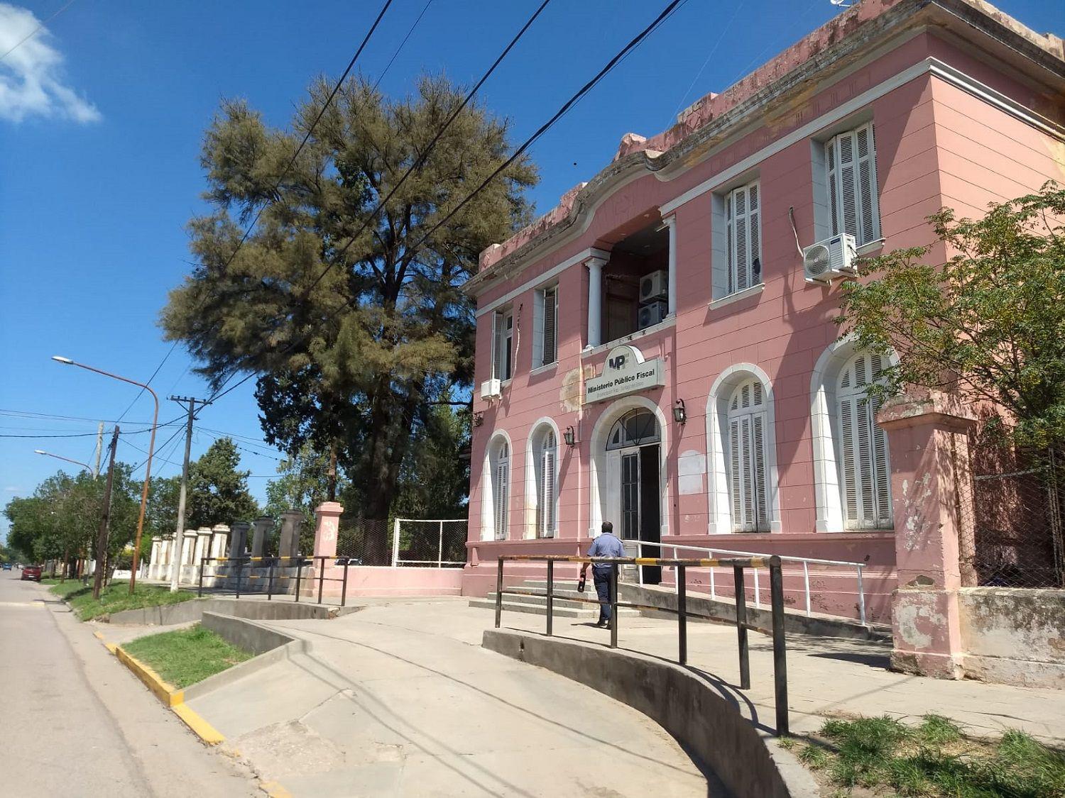 Dos hermanas de 75 y 80 antildeos pusieron en fuga a un depravado de 20 antildeos que intentoacute violarlas