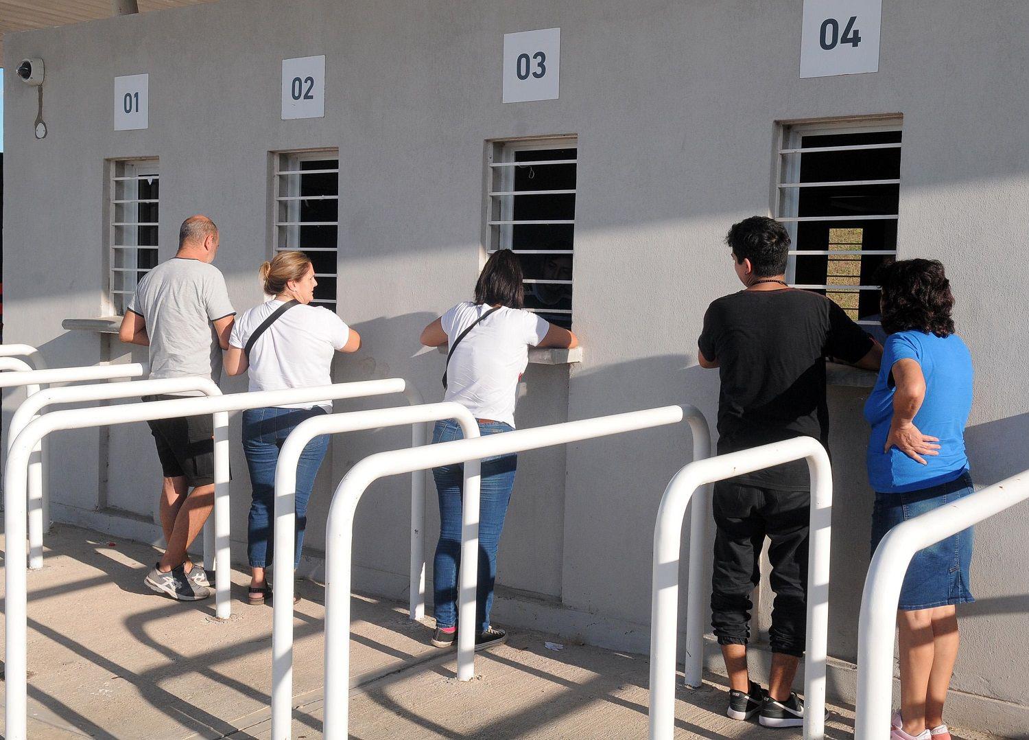 La ciudad se prepara para recibir a los campeones del mundo y comenzoacute ayer el canje de entradas
