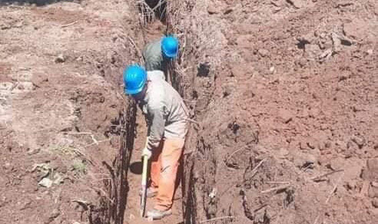 Supervisan las obras de ampliacioacuten de la red de agua potable en Antildeatuya