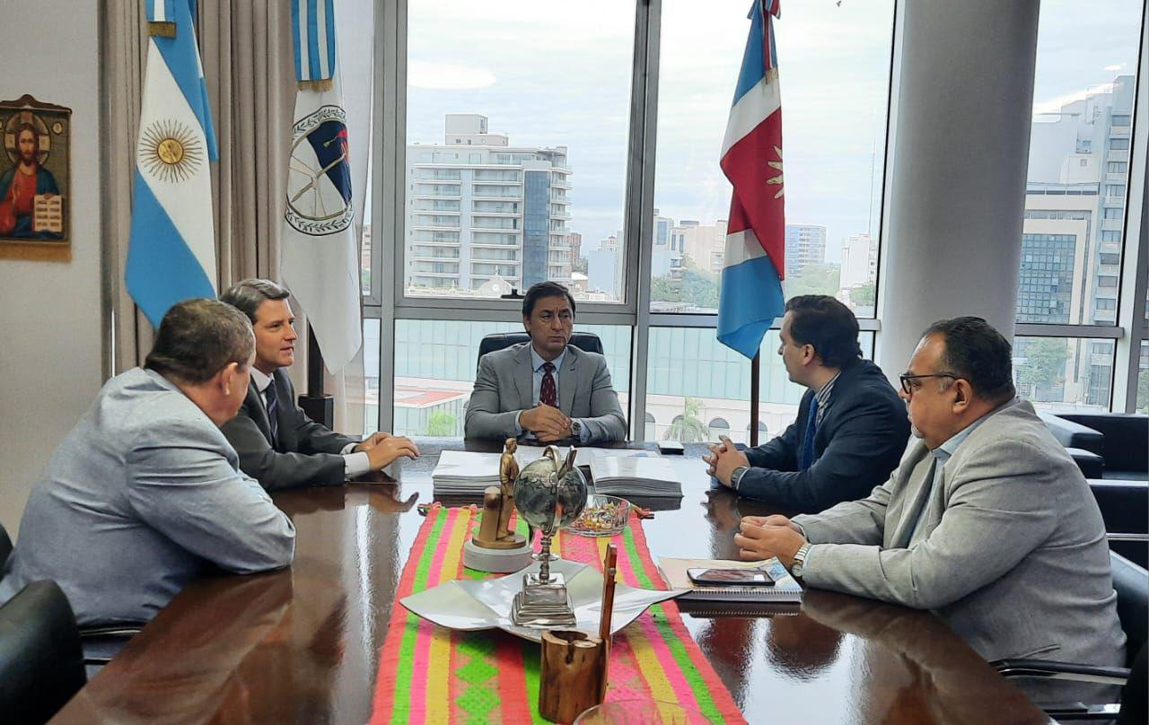 El vicegobernador recibioacute el informe anual de gestioacuten 2022 de la Defensoriacutea del Pueblo