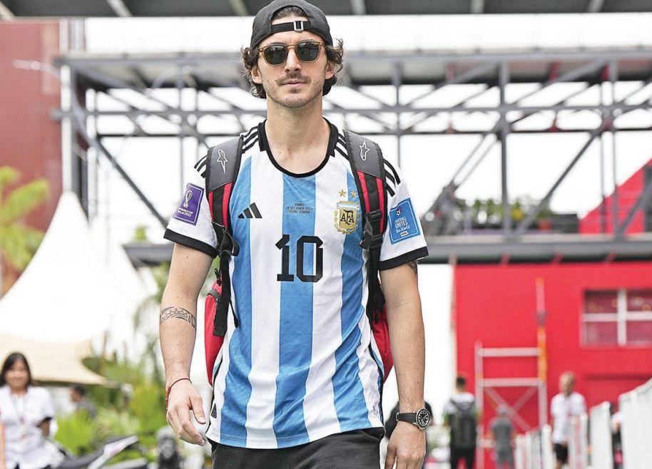 ADMIRACIÓN Pecco Bagnaia con la camiseta de la selección