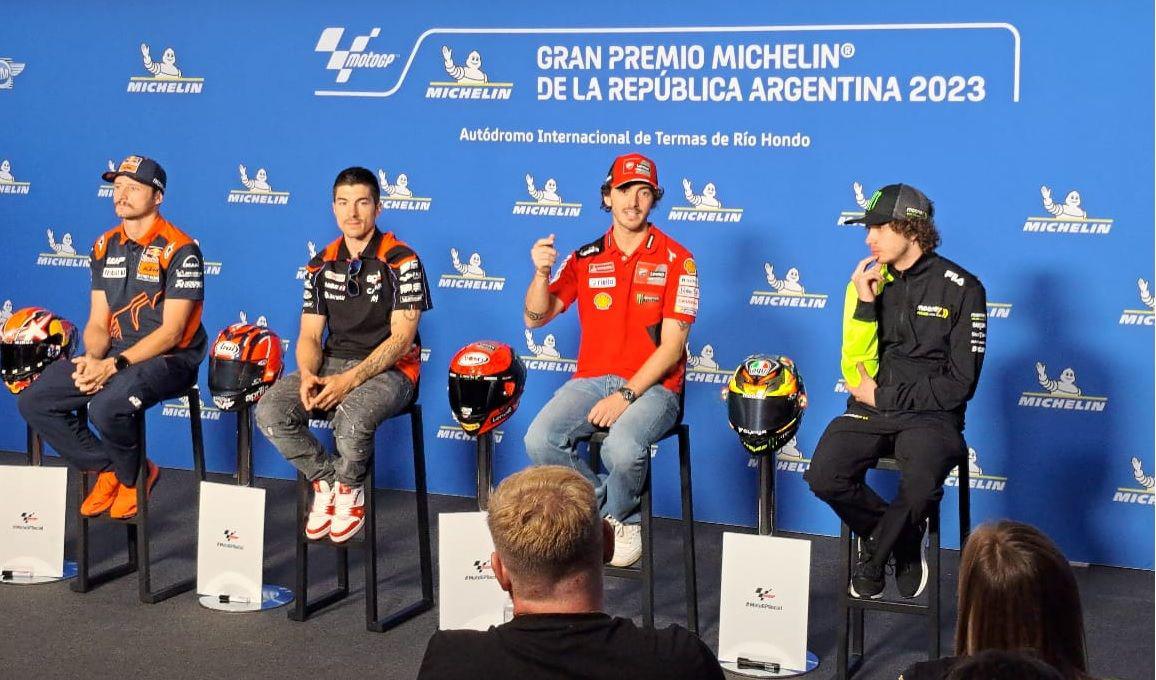 CONTACTO Jack Miller Maverick Viñales Pecco Bagnaia y Marco Vezzecci compartieron la primera conferencia de prensa en la sala de prensa del autódromo de Las Termas
