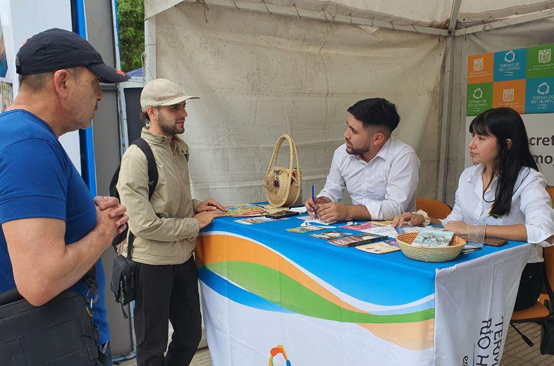 HORARIO Hoy y mañana en el stand se podr� recabar información turística de 8 a 13 y de 18 a 24 horas
