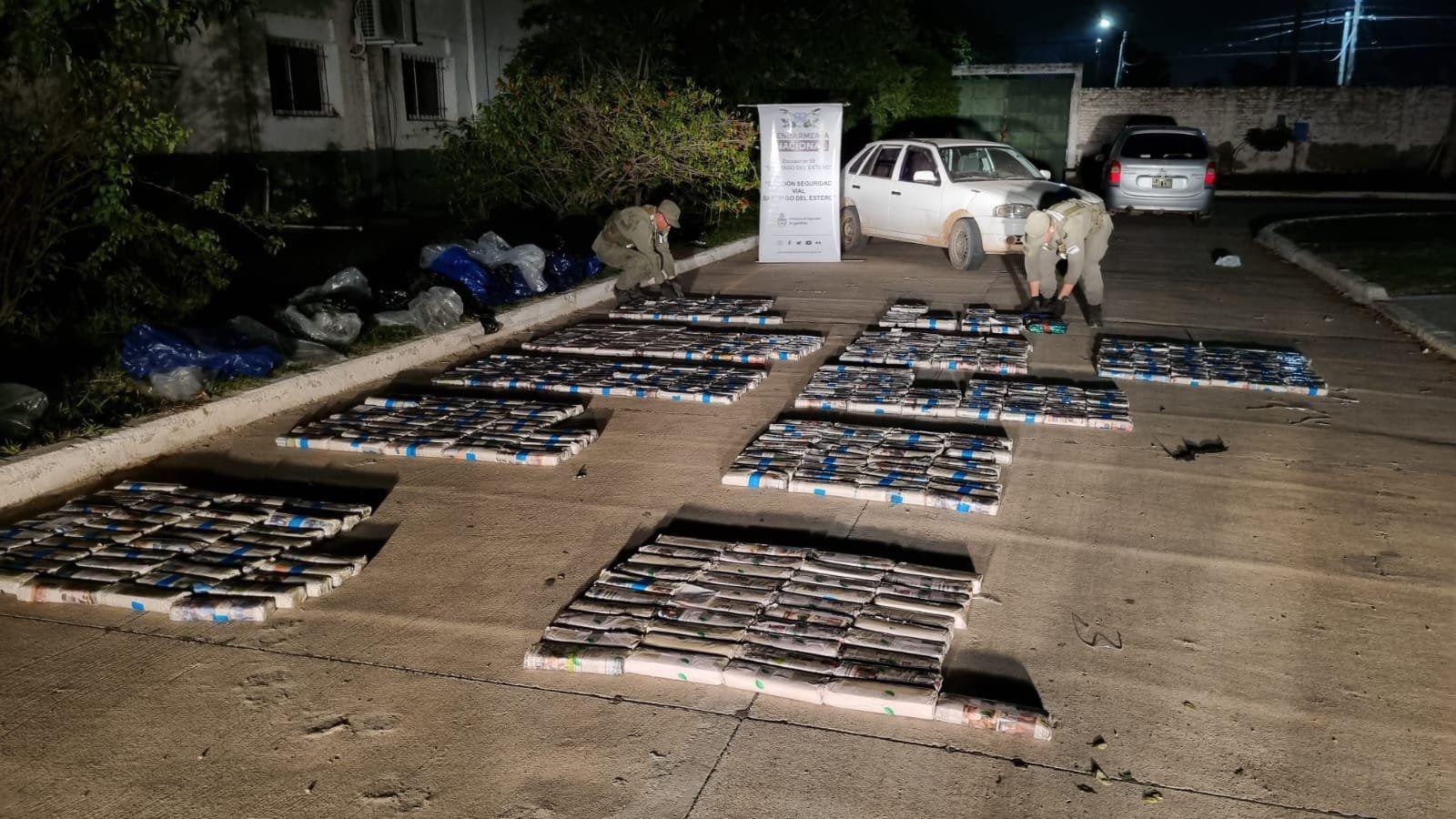 Incautan 815 kilos de hojas de coca en rutas santiaguentildeas